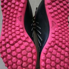 adidas  サッカー トレーニングシューズの画像