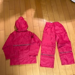美品❗️子ども服　レインコート（上下セット）130cmの画像