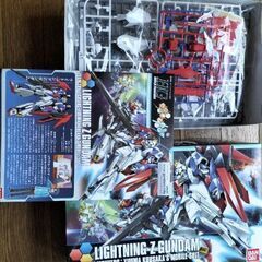 HGリバーシブルガンダムとHGライトニングZガンダムの画像