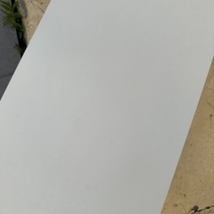 ホワイトローテーブルの画像