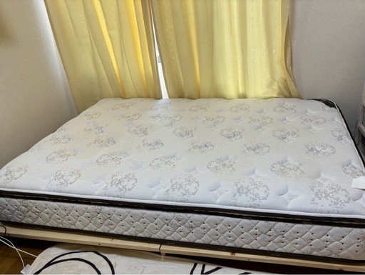 ダブルベッド　ベッドのみ