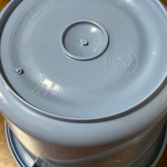 ポリバケツ持ち手付き5リットル❗️蓋付きの画像