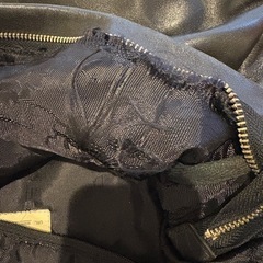 訳あり品！TOUGH レザーショルダーバッグ　黒の画像