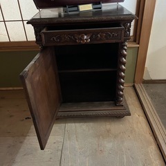 アンティーク家具の画像