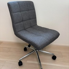 ほぼ新品！昇降式回転チェアーの画像