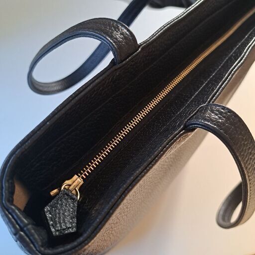 美品HushTug オールレザーシボ革 トートバッグブラックメンズ 黒A4肩掛け 美品HushTug オールレザーシボ革 トートバッグブラックメンズ 黒