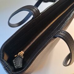 美品HushTug オールレザーシボ革 トートバッグブラックメンズ 黒A4肩掛け