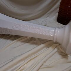 【まだ受付中】美品 セラミック製 花瓶 フラワーベース♪ エンボスの花模様♪ 白♪ 早い者勝ちです✨✨の画像