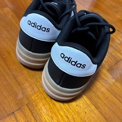 adidas スニーカー　24.5cmの画像