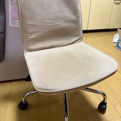 回転椅子　タイヤ付きの画像