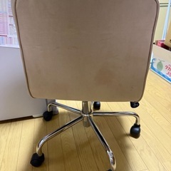 回転椅子　タイヤ付きの画像