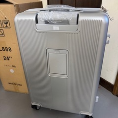 未使用品✨キャリーバッグ　キャリーケース　スーツケース　ストッパー付き　シルバー　銀色の画像