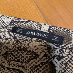 Zara アコーディオンスカートの画像