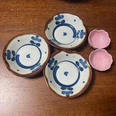 ラーメン皿3枚、とんすい3枚、花形小鉢2枚の画像