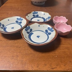 ラーメン皿3枚、とんすい3枚、花形小鉢2枚の画像