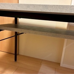 【値下げしました】北欧風ダイニングテーブル／ワークデスク（棚付き・美品）グレー×ブラックの画像