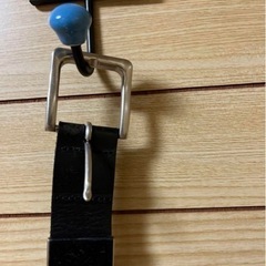 黒のレザーベルト 金属バックル付き　グローバルワーク
