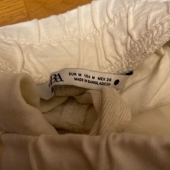 Zara 白ズボンの画像