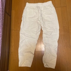 Zara 白ズボンの画像