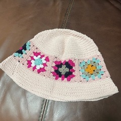 ハンドメイドの帽子