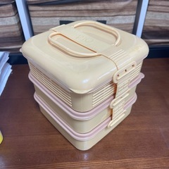 クリーム色 3段ランチボックス お重