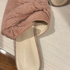 FREAK’S STOREで購入したコーデュロイ素材のリボンサンダルです。サイズは38。の画像