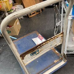 ☆中古￥1,000！家庭用台車　運搬　オフィス家具　　幅42㎝ｘ奥行73㎝ｘ高さ81㎝　TKT-223型　【BF135】の画像