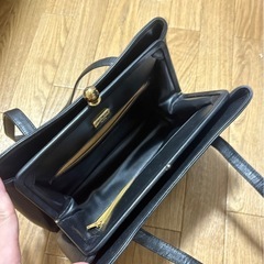 GIVENCHY ジバンシィ レザーがま口ハンドバッグ ブラック 黒 フォーマルの画像