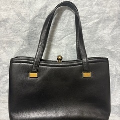 GIVENCHY ジバンシィ レザーがま口ハンドバッグ ブラック 黒 フォーマルの画像