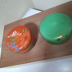 未使用　ボンボニエール２個セット　正風窯　菊と水仙の花　オレンジと緑の華やかさの画像