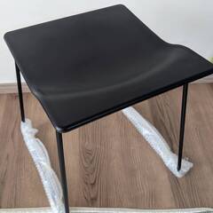 黒色のおしゃれな椅子の画像
