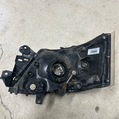 日産キャラバンNV350 ヘッドライト　ジャンク品の画像