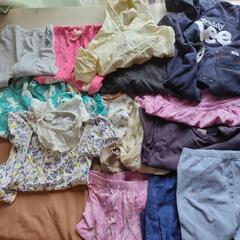 子ども服　ベビーカー　おもちゃの画像