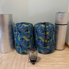 SOUTH FIELD 封筒型シュラフ　寝袋二組と銀マットとランタンセットの画像