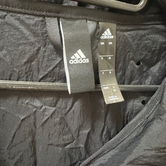 adidasナイロンジャケットの画像
