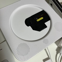 壁掛けCDプレイヤー（スタンド付き）の画像