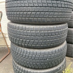 無料タイヤ　215/70R16