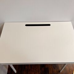 【PCデスク】省スペースで使いやすいデスクです（組み立て済み・美品）の画像
