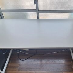 サンワダイレクト パソコンデスク モニターアーム対応 ホワイト 100-DESKF004の画像