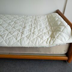 ベッドフレーム茶色・マットレスをお譲ります。