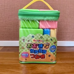 SKIP HOP ベビージムとプラスチック積み木の画像