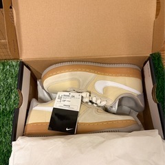 【新品未使用　NIKE紙袋付き】NIKE WMNS Air Force 1 エアフォースベージュの画像