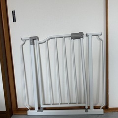 上品コーデはコレで安心！ ベビーゲートホワイト取り付け幅69〜90cm JR総持寺の (Dolice) その他