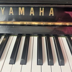YAMAHA黒アップライトピアノ椅子付き。の画像