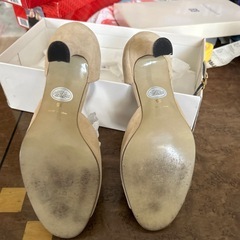ジバンシーベージュのパンプス23cmくらいの画像