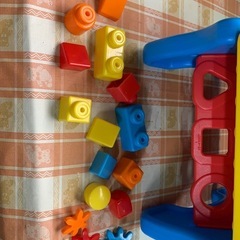 ブルーイン　2wayブロック遊び&アクティビティテーブルの画像