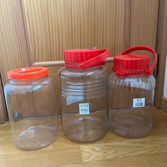 大型ビン。梅干や漬物などに。