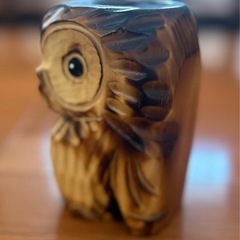 木彫りフクロウのペン立ての画像