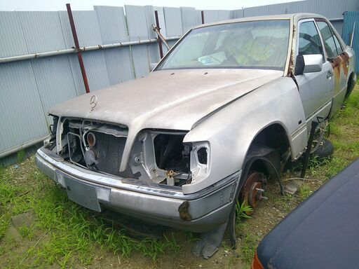 Mベンツ124-E280リサイクル―エンジン-A/T-デフ―サスペション等装備-外装錆腐りあり