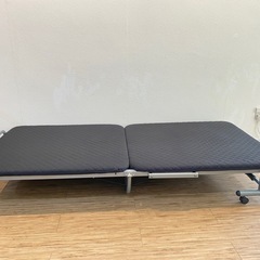 折り畳みベットの画像